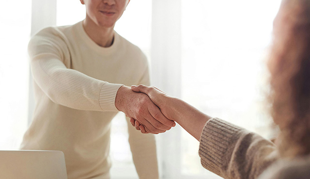 Les entrepreneurs peuvent être aidés de la création à la transmission d\u2019une entreprise.