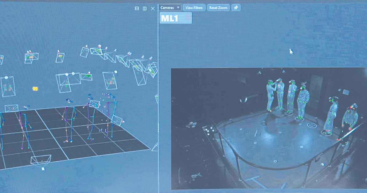 Le système perçoit les utilisateurs et recrée leur squelette de la tête aux pieds grâce aux points lumineux qu’il génère. 