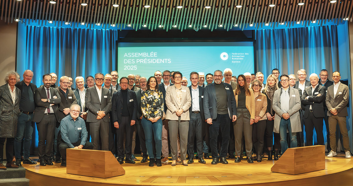 Les présidentes et présidents des associations membres de la FER Genève se prêtent toujours volontiers à la traditionnelle photo de groupe.