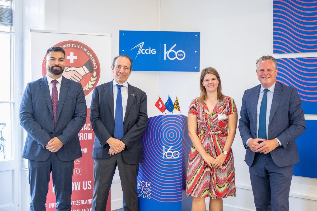 De gauche à droite: Pablo Demierre, président du International Institute for Diplomacy Switzerland. Petros Mavromichalis, ambassadeur de l'UE en Suisse. Isabelle Harsch, entrepreneure. Vincent Subilia, directeur général de la CCIG.